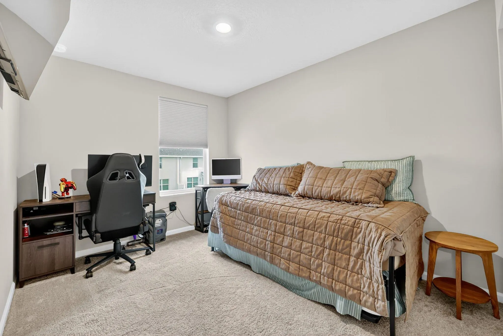 5672 SE Edgewater Circle