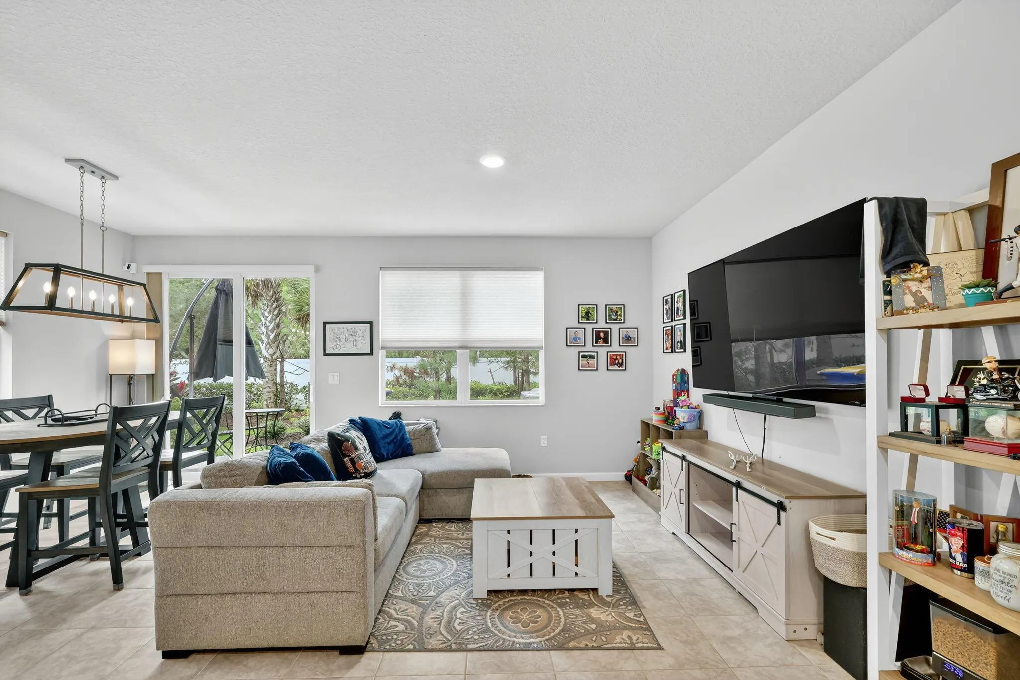 5672 SE Edgewater Circle