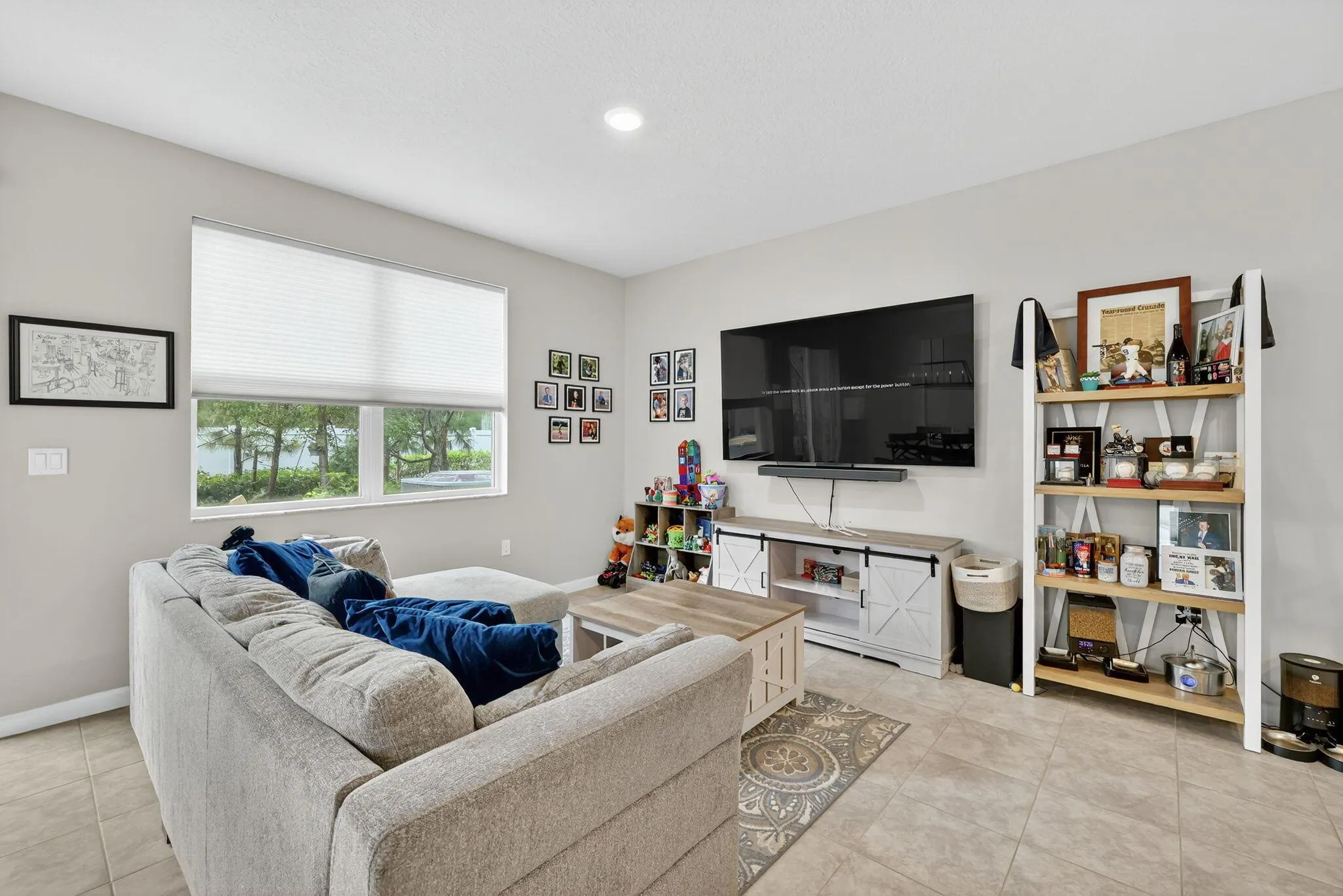 5672 SE Edgewater Circle