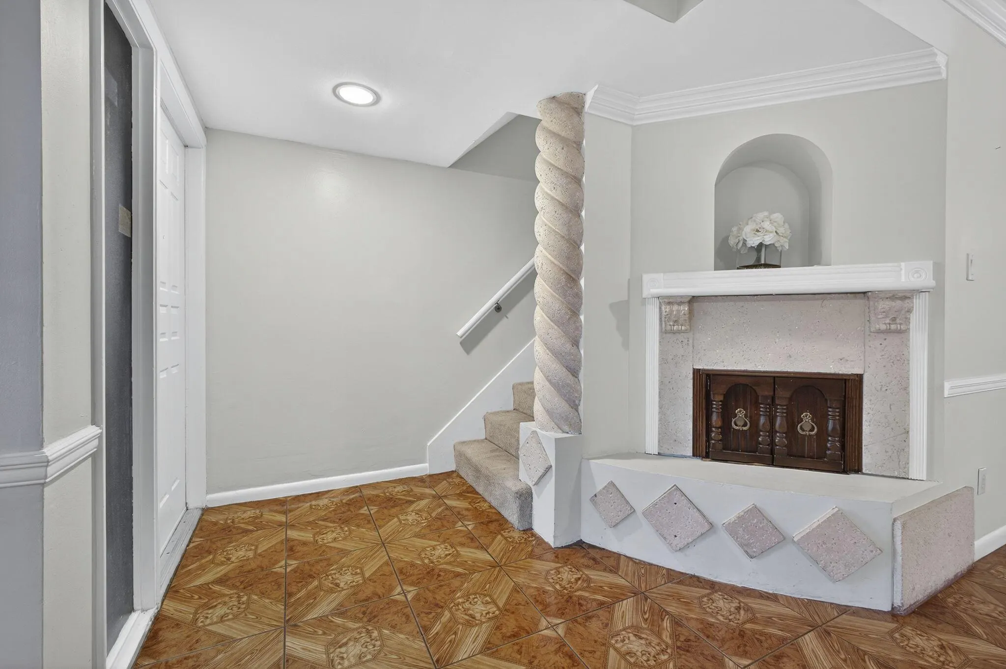 323 Sandtree Drive