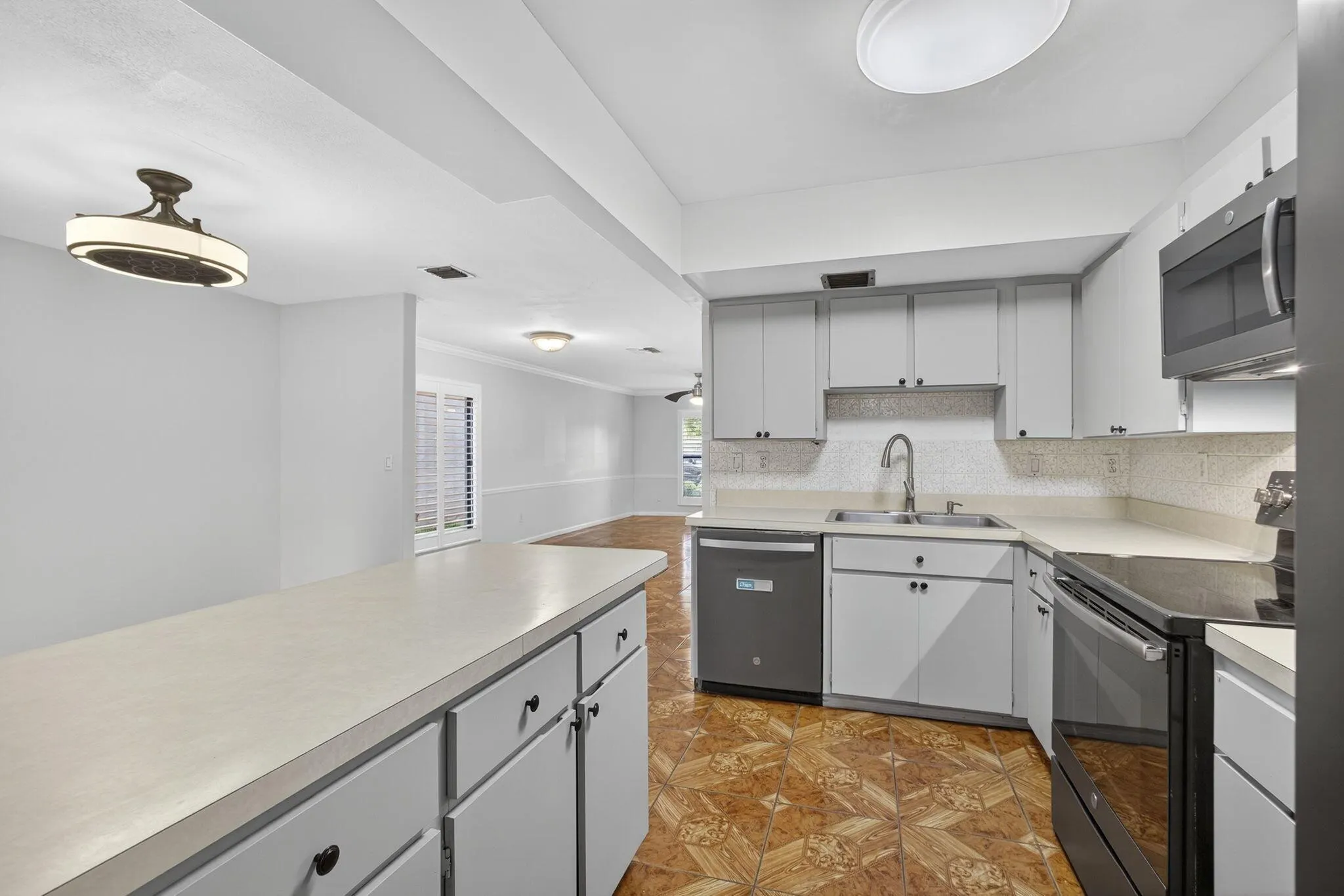 323 Sandtree Drive