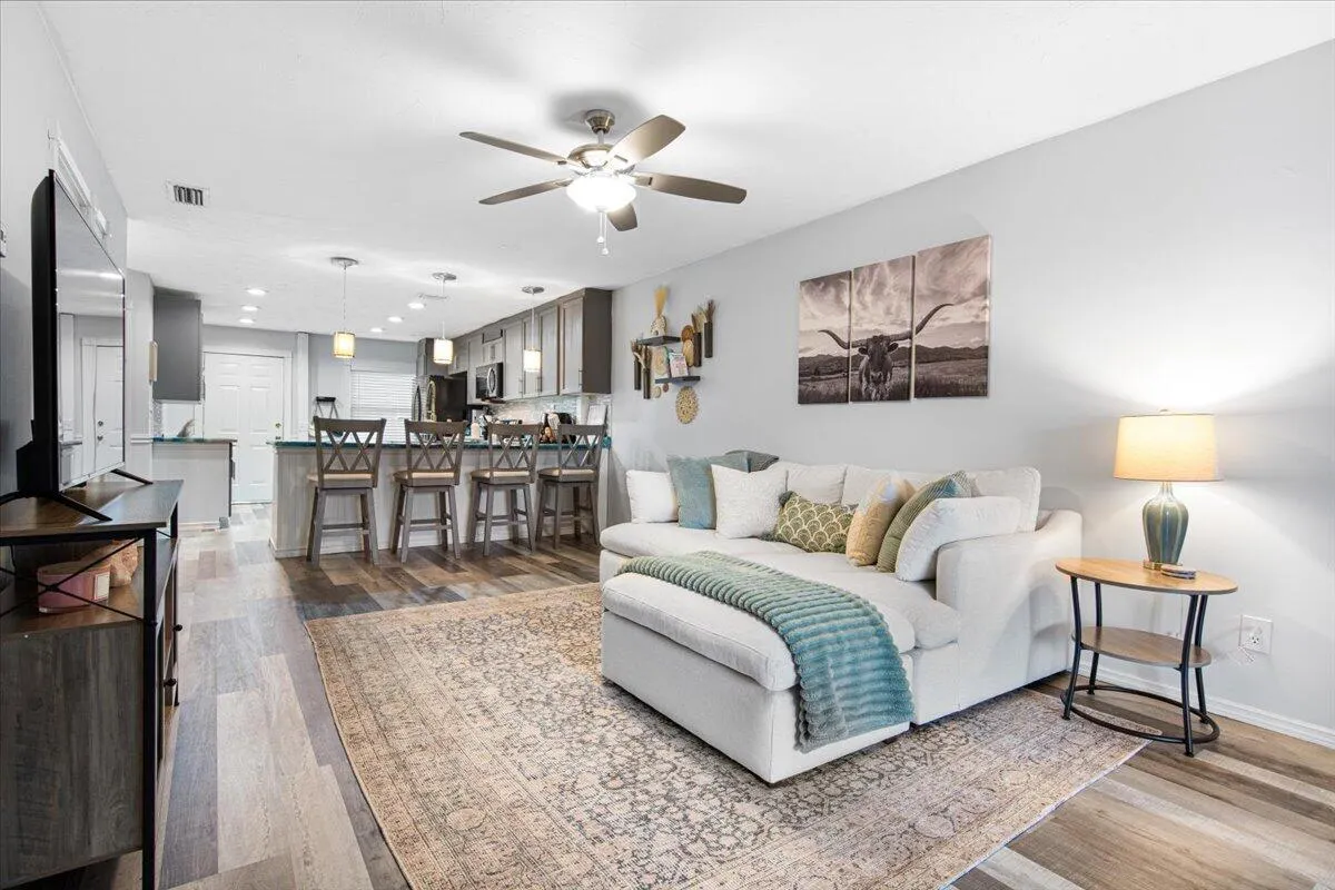 6006 Indrio Road, #7
