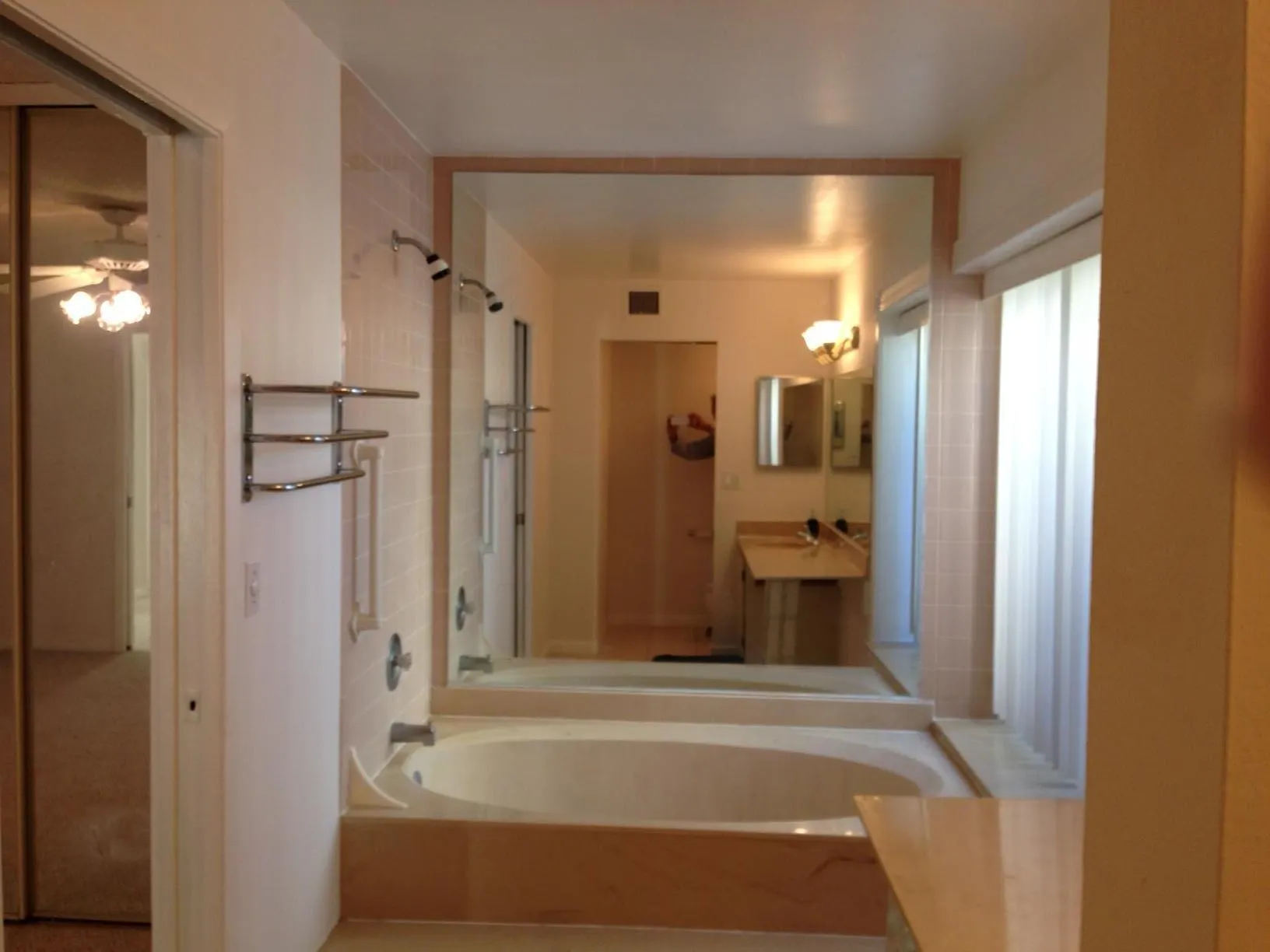 643 Executive Center Drive, #Q108
