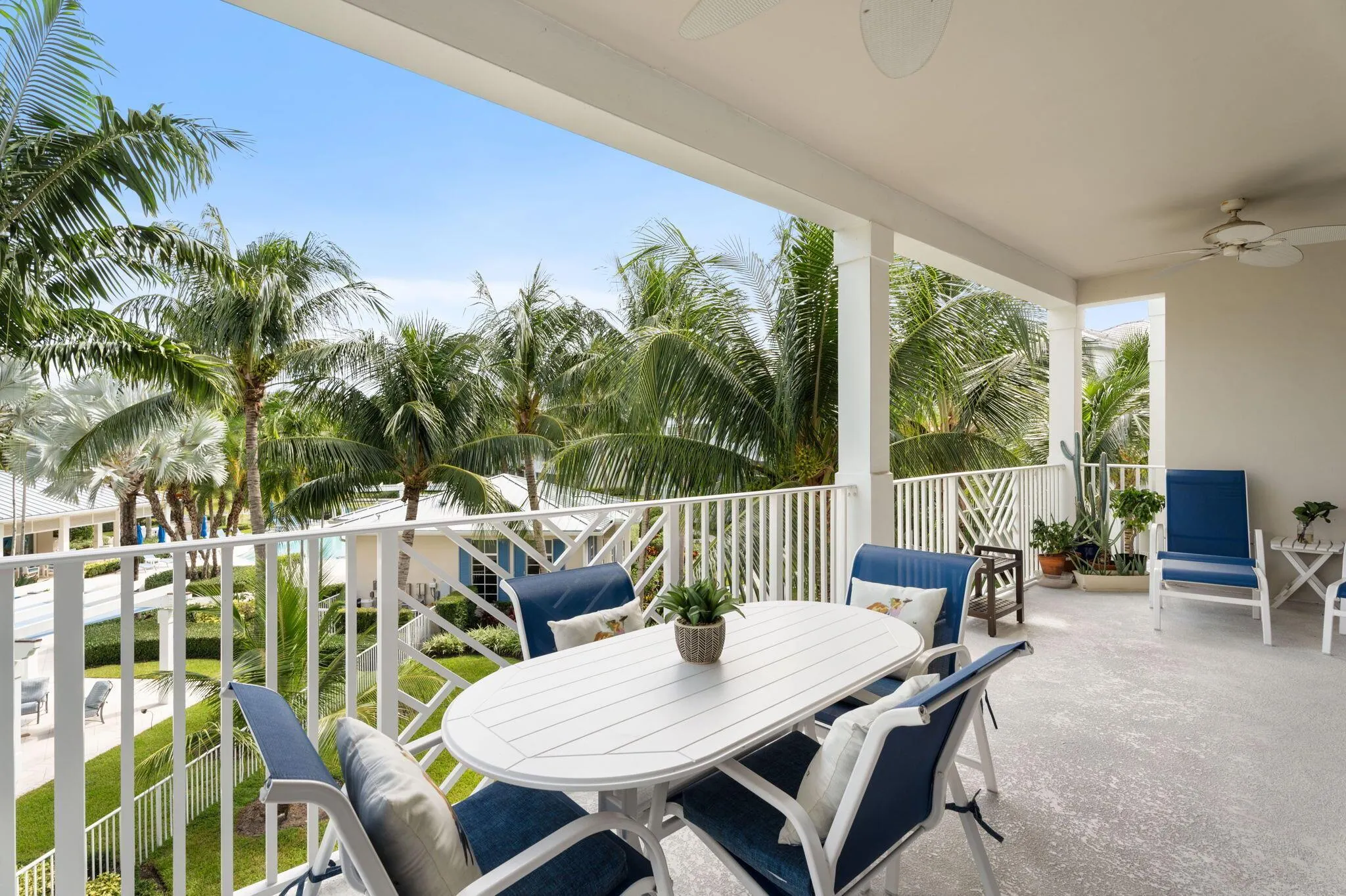 832 Bay Colony Drive S