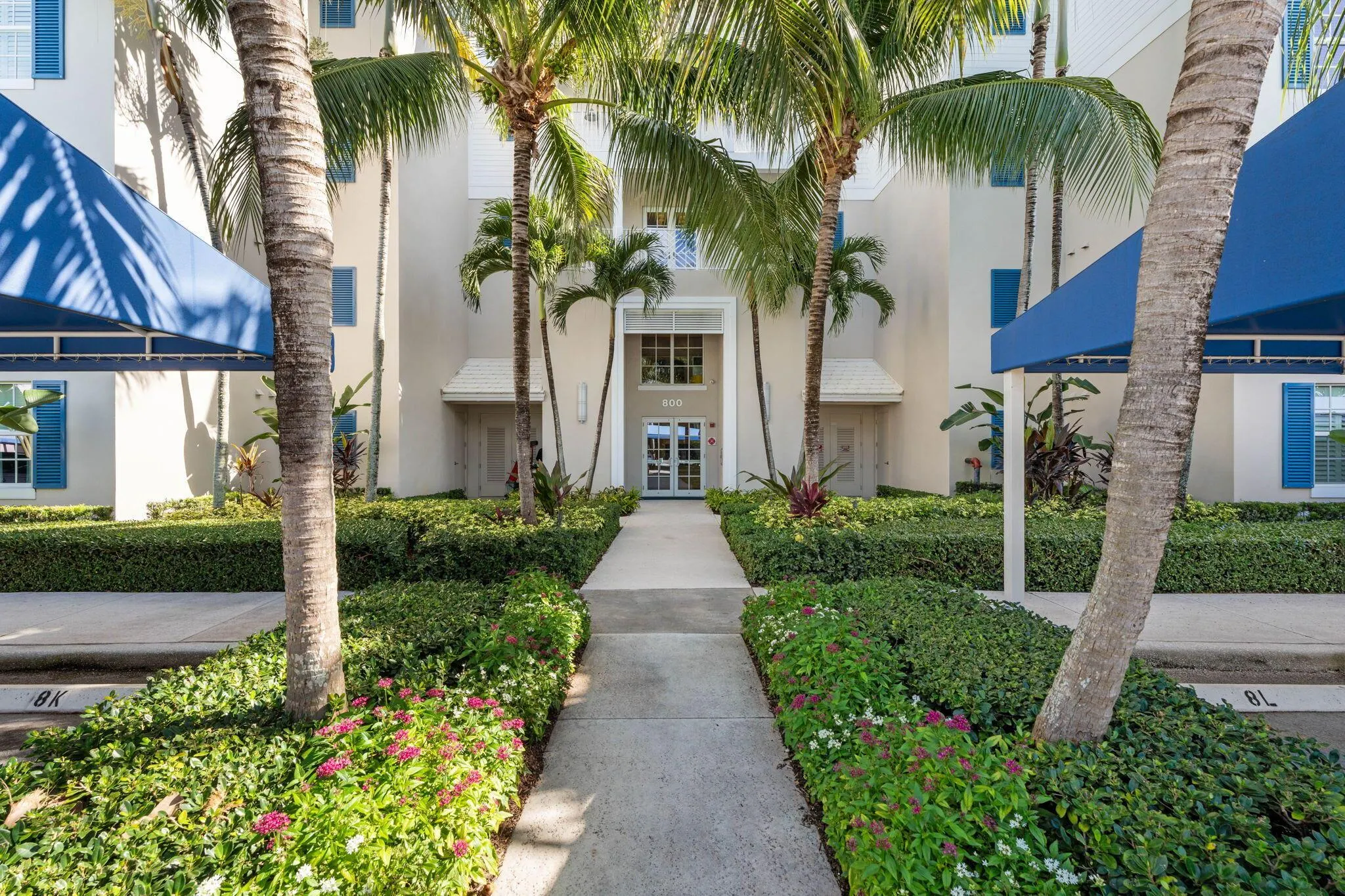 832 Bay Colony Drive S