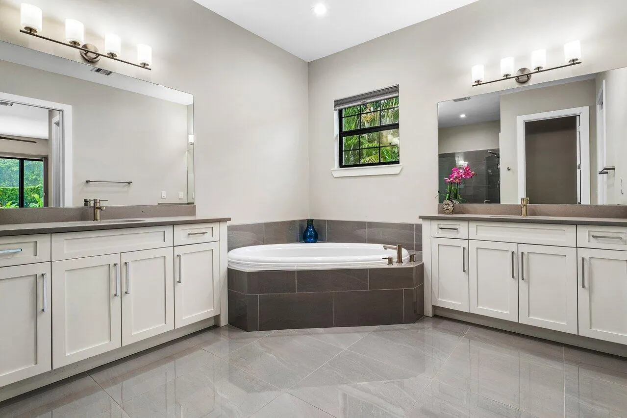 2909 Gin Berry Way