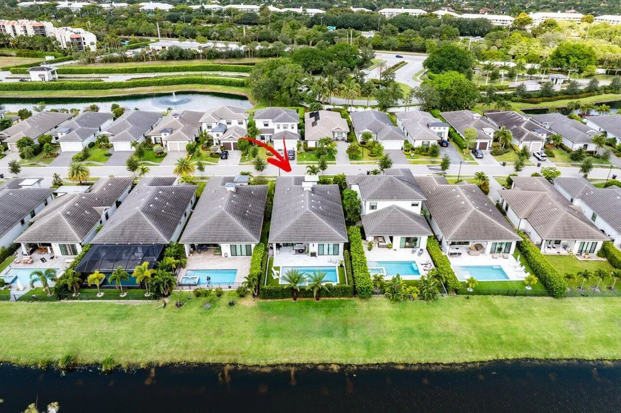 2909 Gin Berry Way