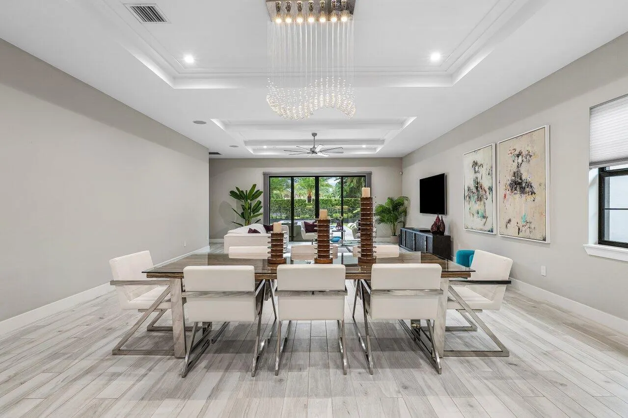 2909 Gin Berry Way