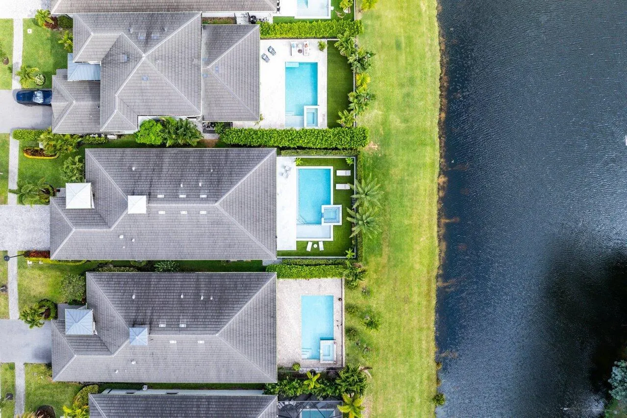 2909 Gin Berry Way