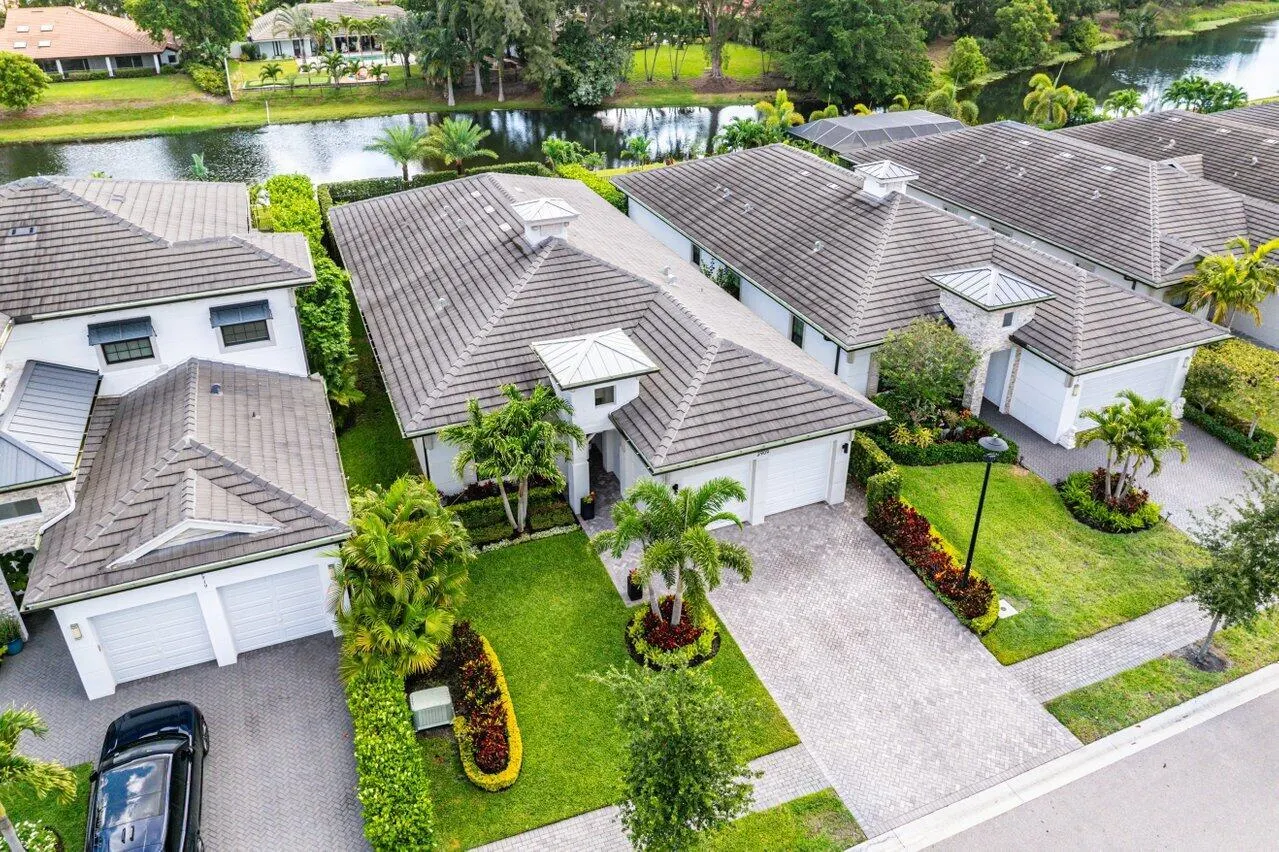 2909 Gin Berry Way