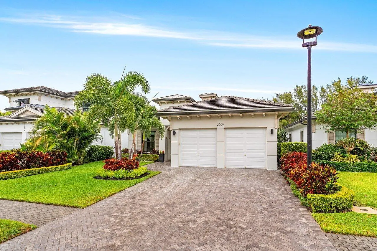 2909 Gin Berry Way