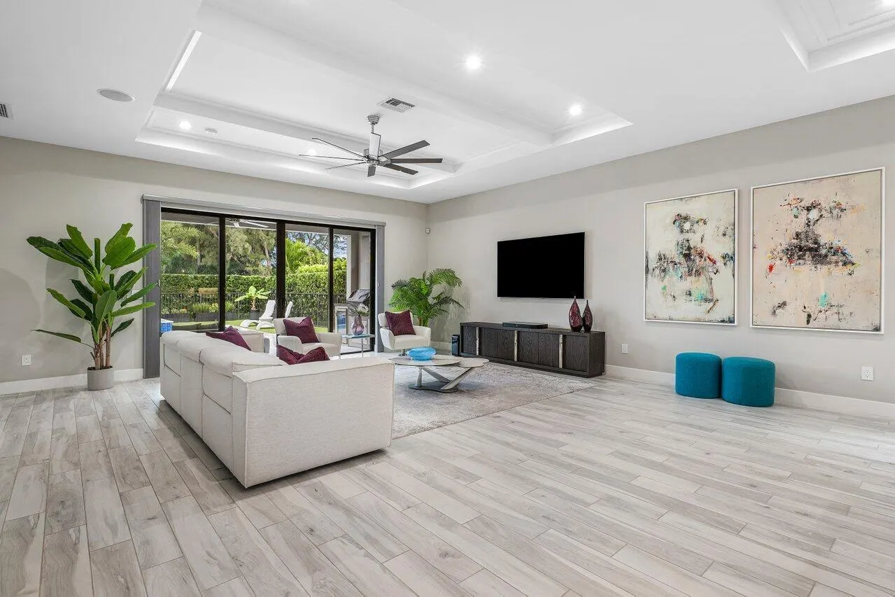 2909 Gin Berry Way