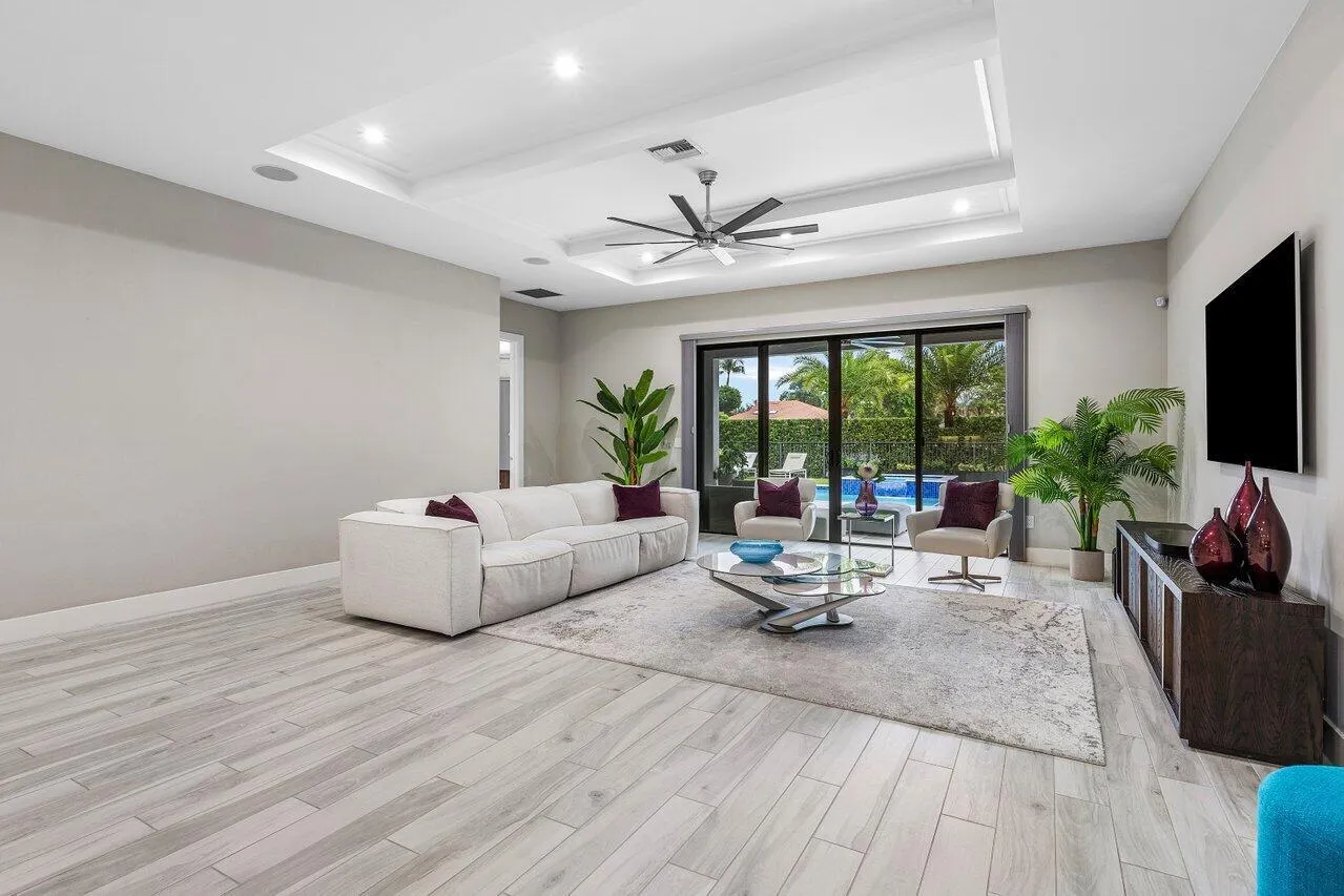 2909 Gin Berry Way