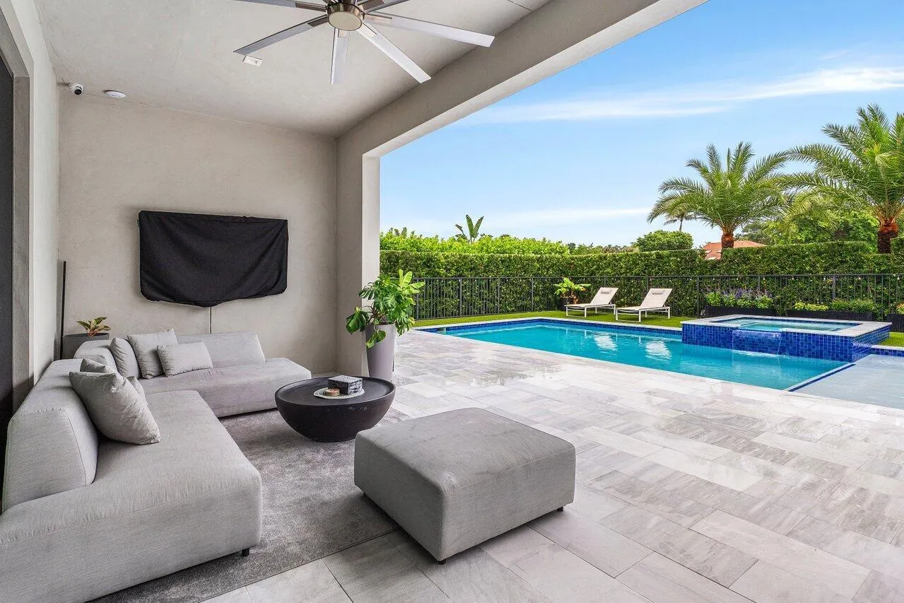 2909 Gin Berry Way