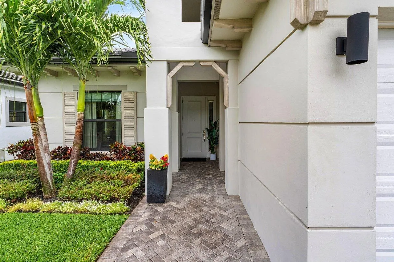 2909 Gin Berry Way
