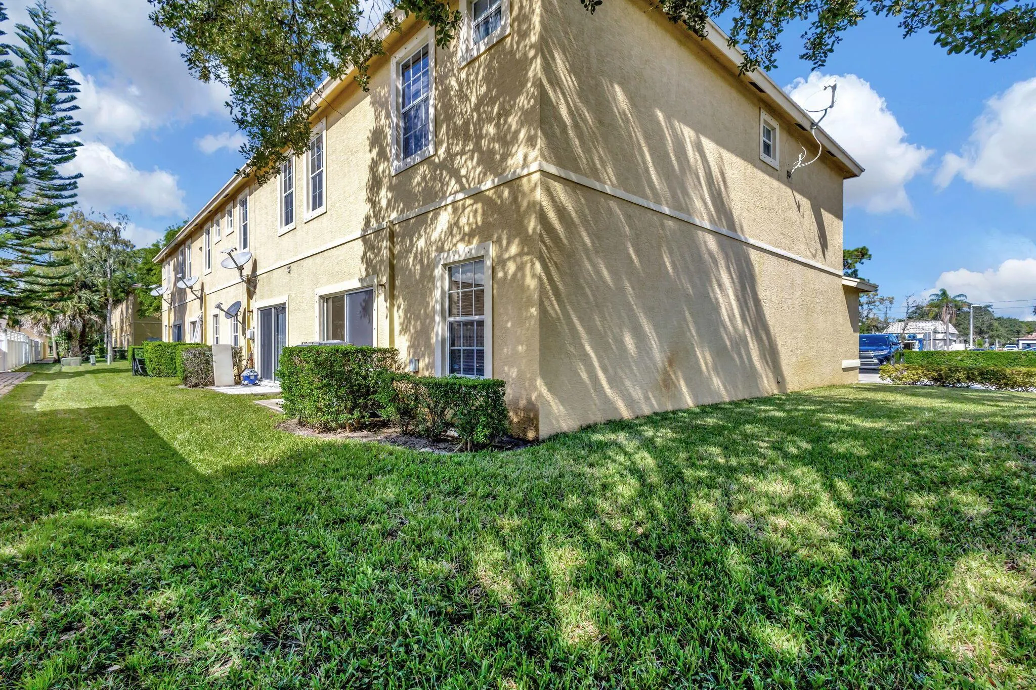 1439 Hawthorne Place