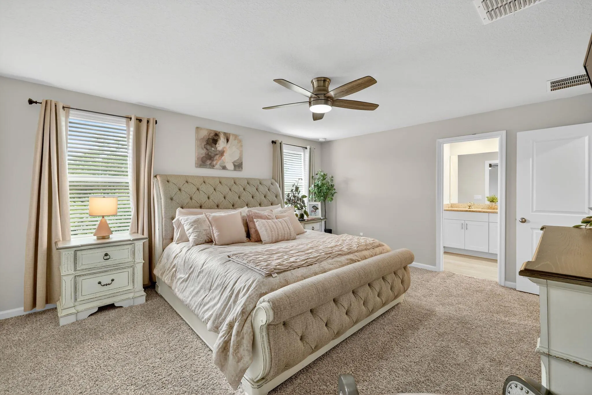 5652 SE Edgewater Circle
