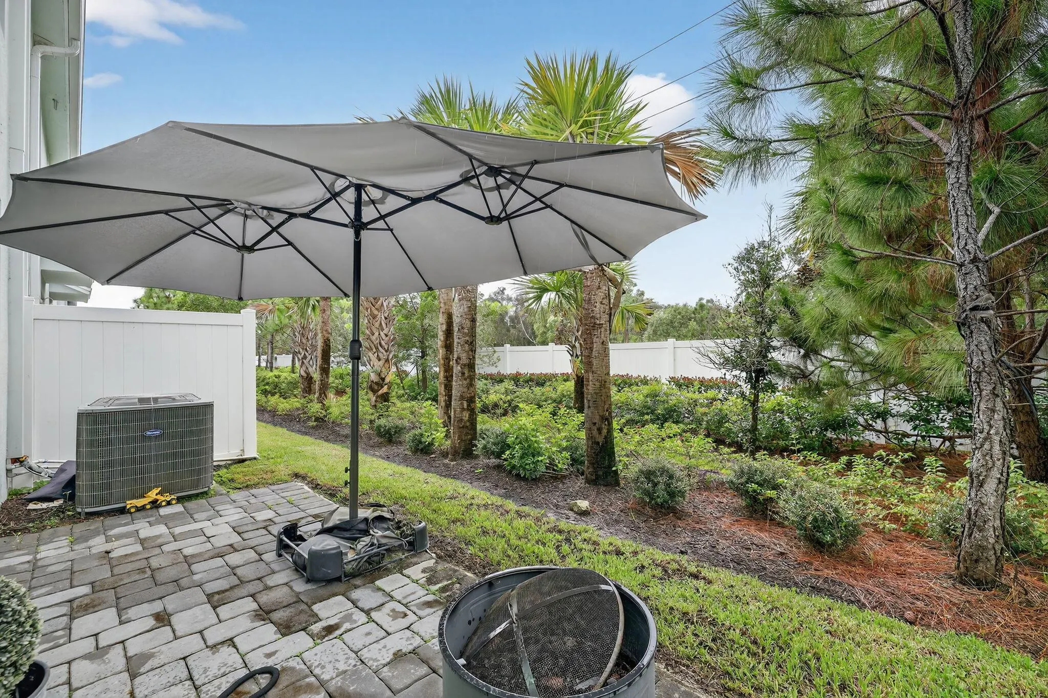5652 SE Edgewater Circle