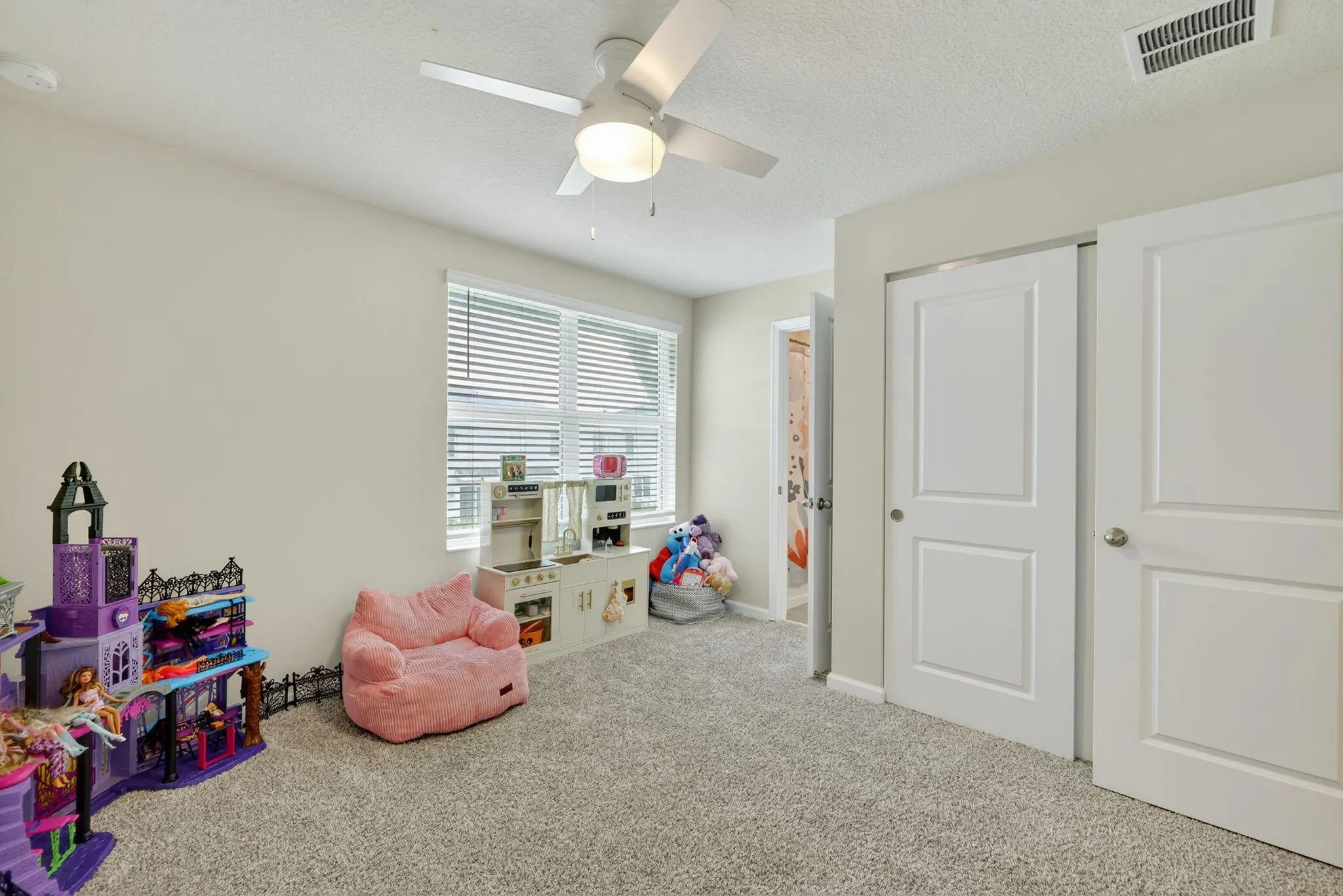 5652 SE Edgewater Circle