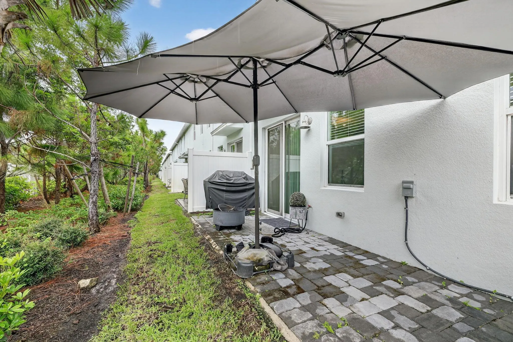 5652 SE Edgewater Circle