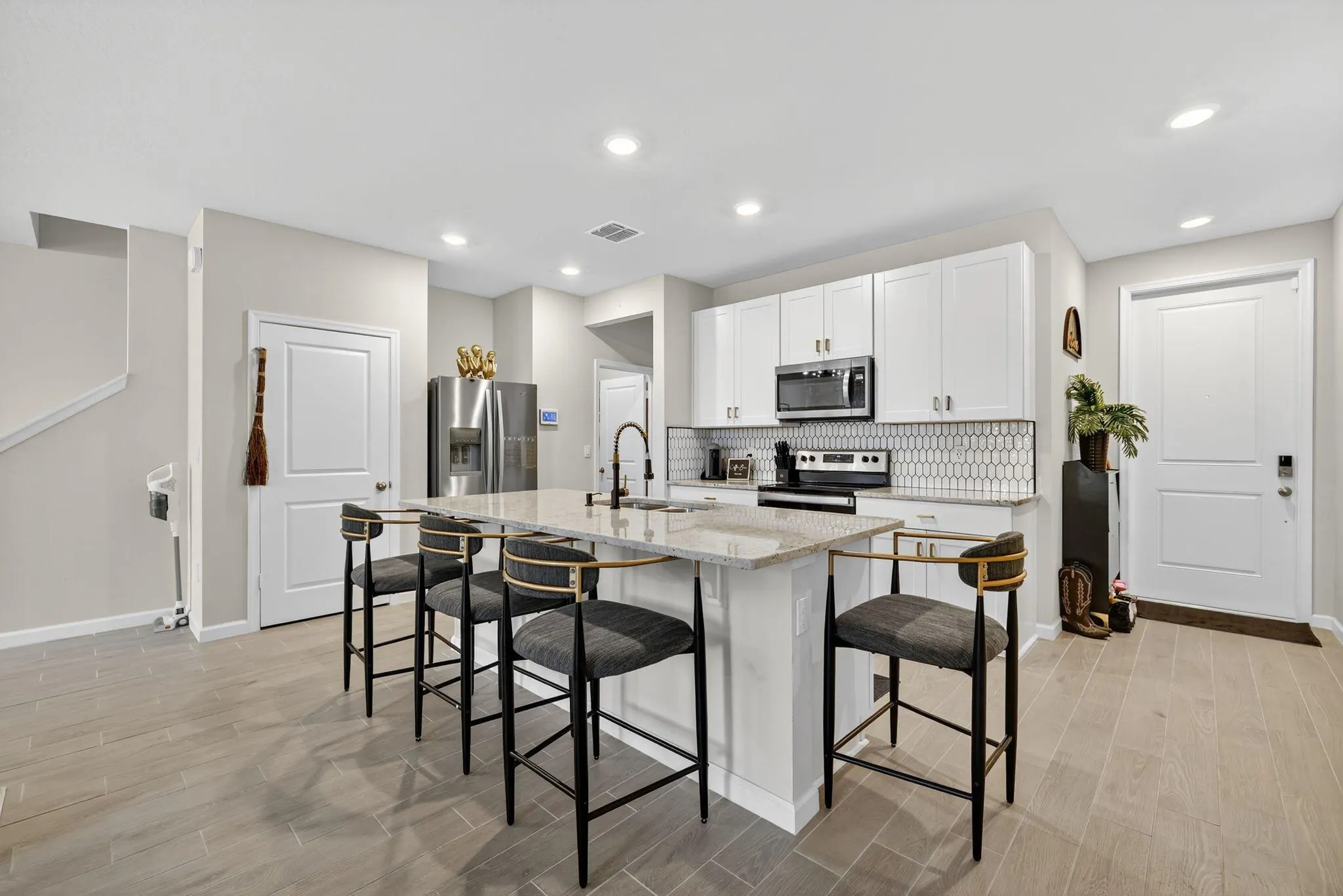 5652 SE Edgewater Circle