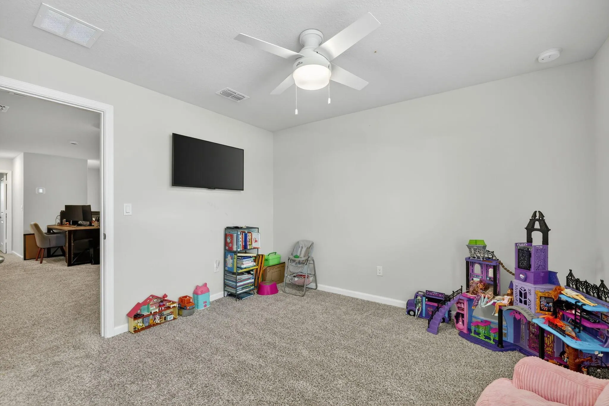 5652 SE Edgewater Circle