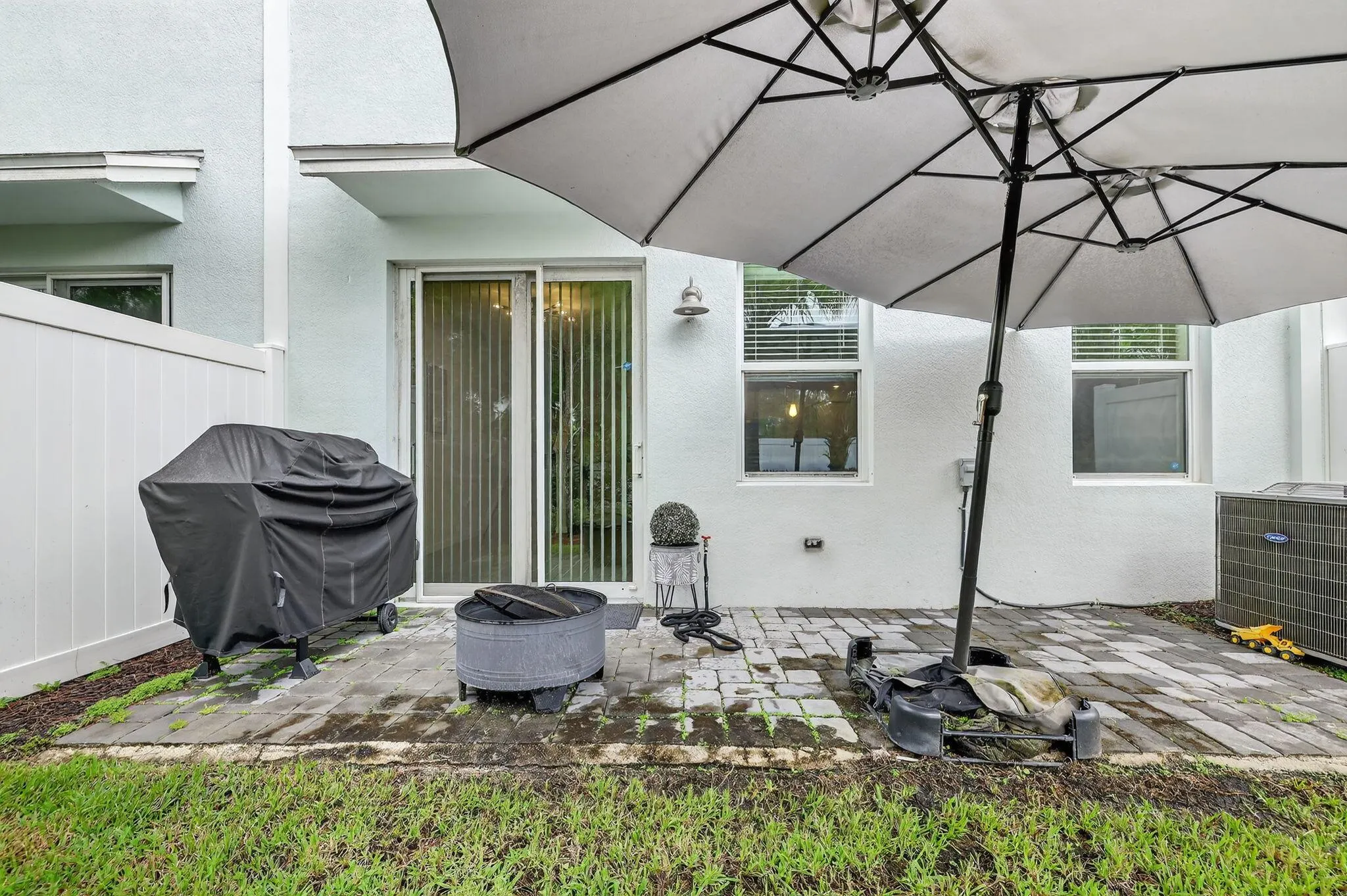 5652 SE Edgewater Circle