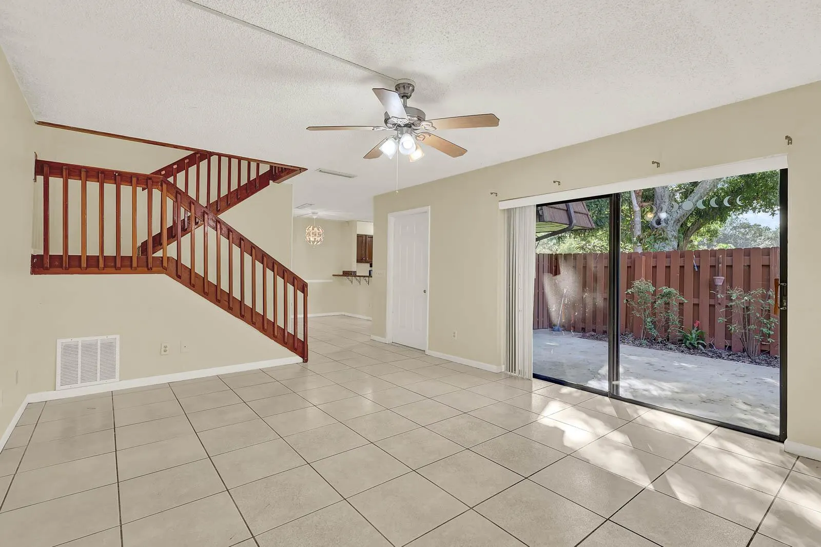 1458 N Lawnwood Circle, #24