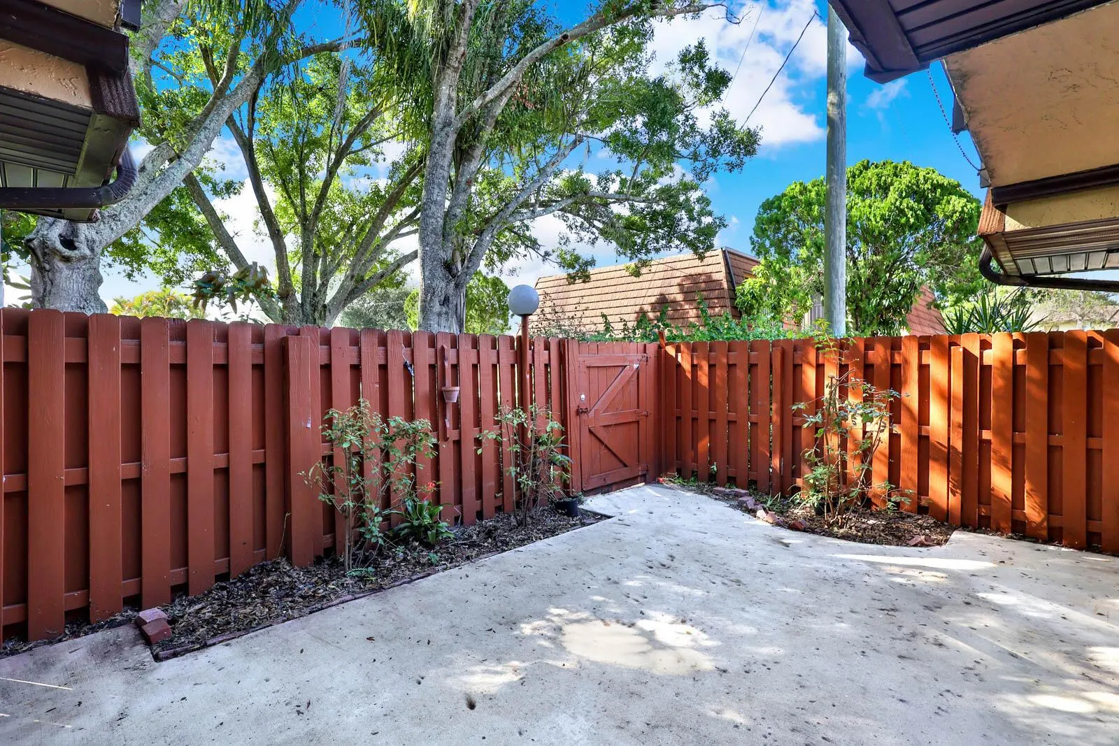 1458 N Lawnwood Circle, #24
