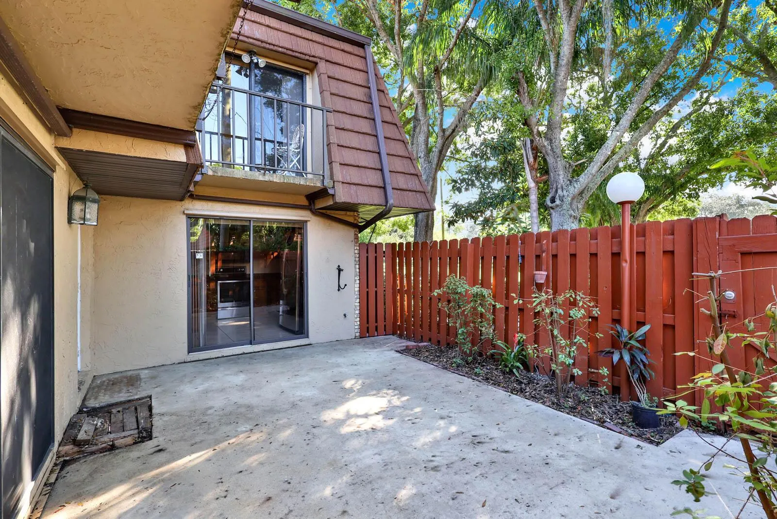 1458 N Lawnwood Circle, #24