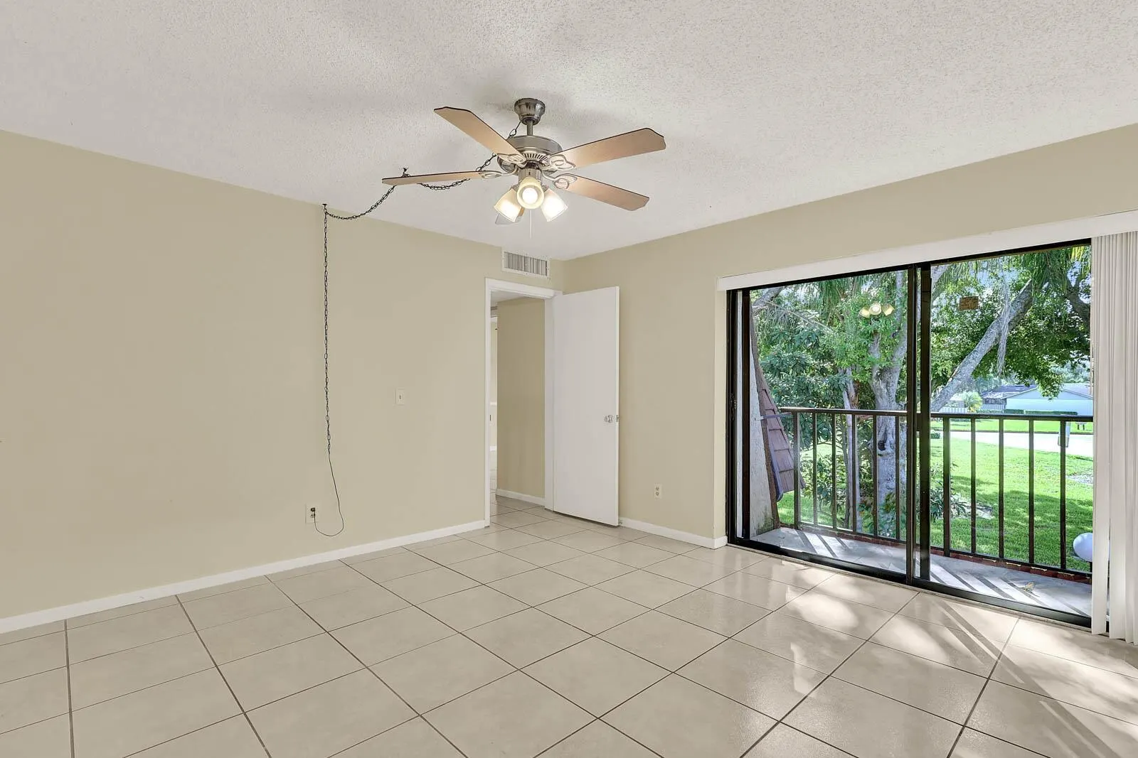 1458 N Lawnwood Circle, #24