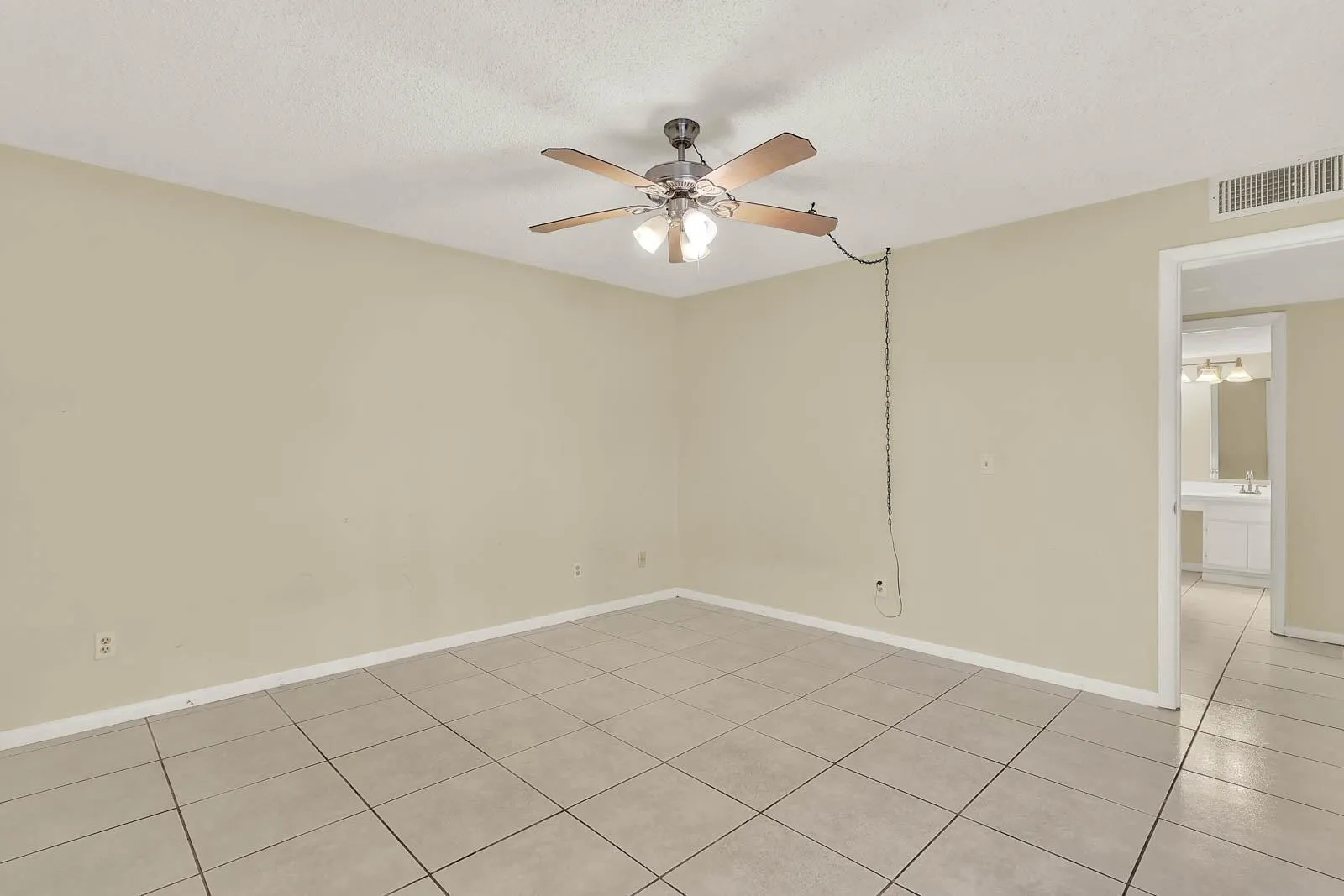 1458 N Lawnwood Circle, #24