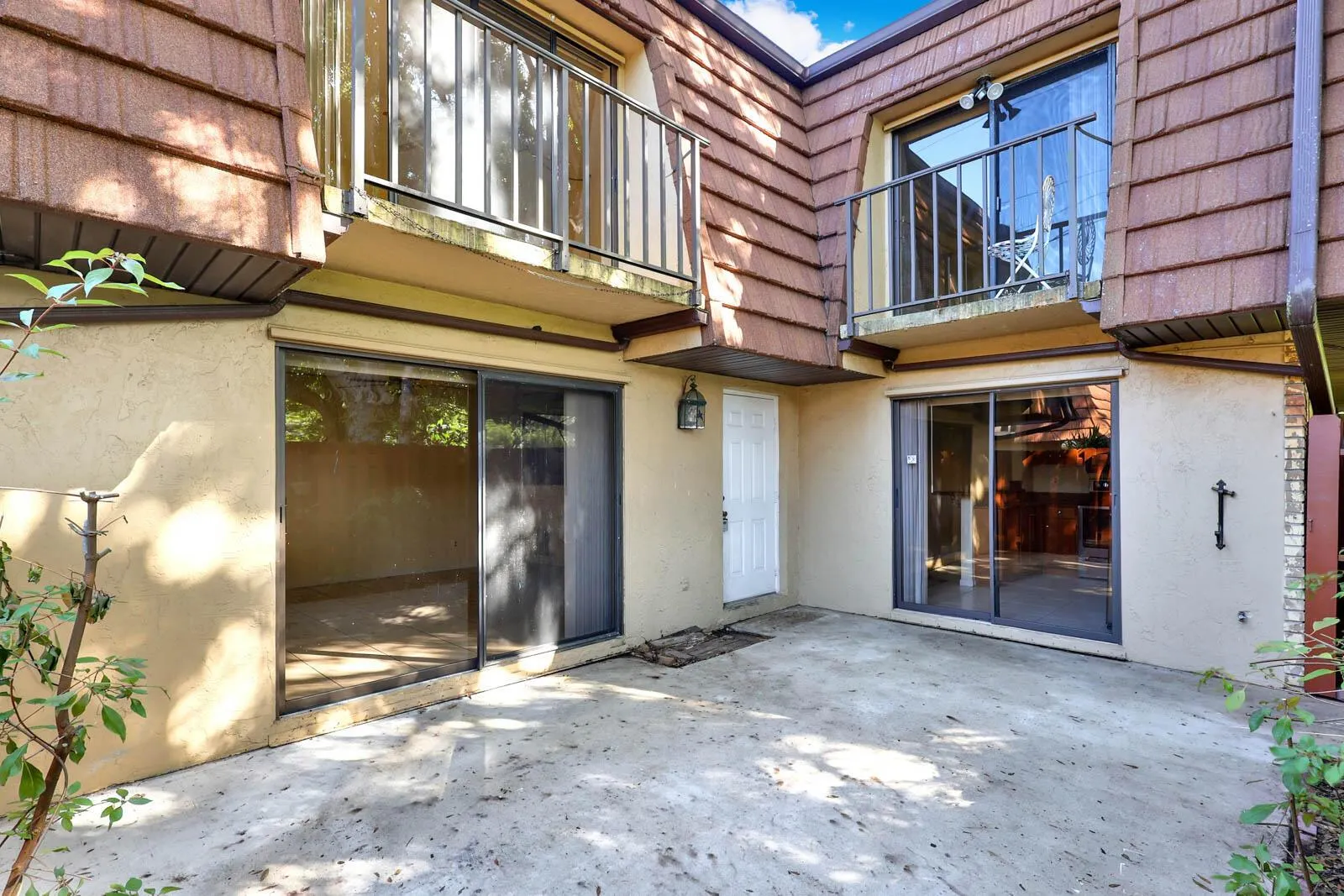1458 N Lawnwood Circle, #24