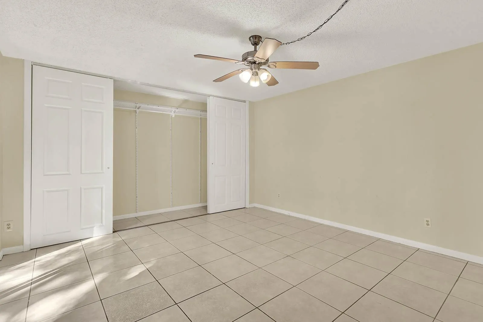 1458 N Lawnwood Circle, #24