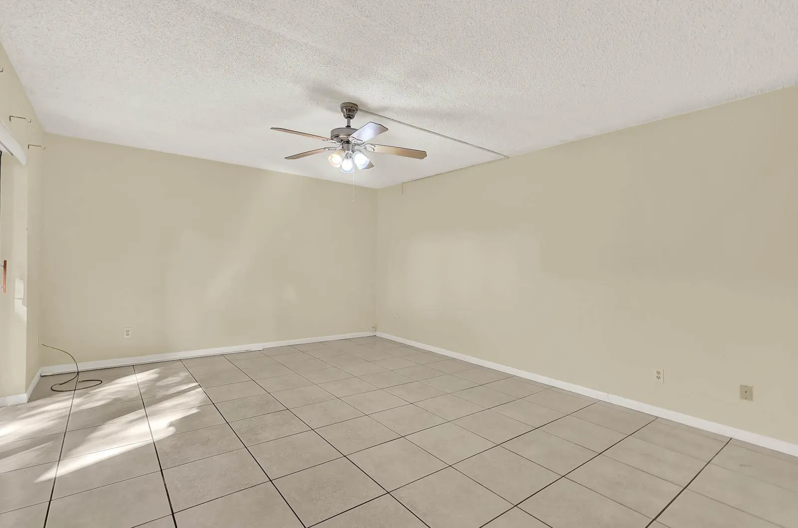 1458 N Lawnwood Circle, #24