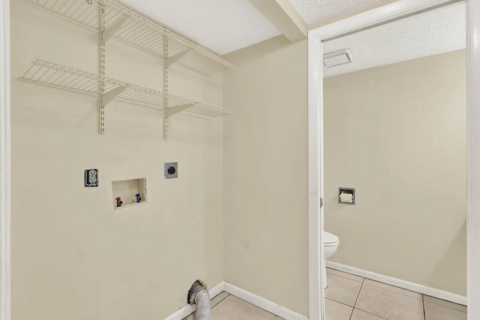 1458 N Lawnwood Circle, #24