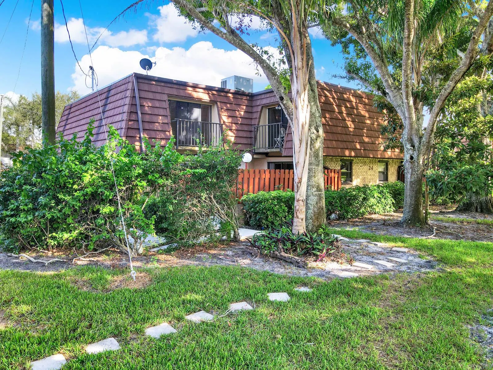 1458 N Lawnwood Circle, #24