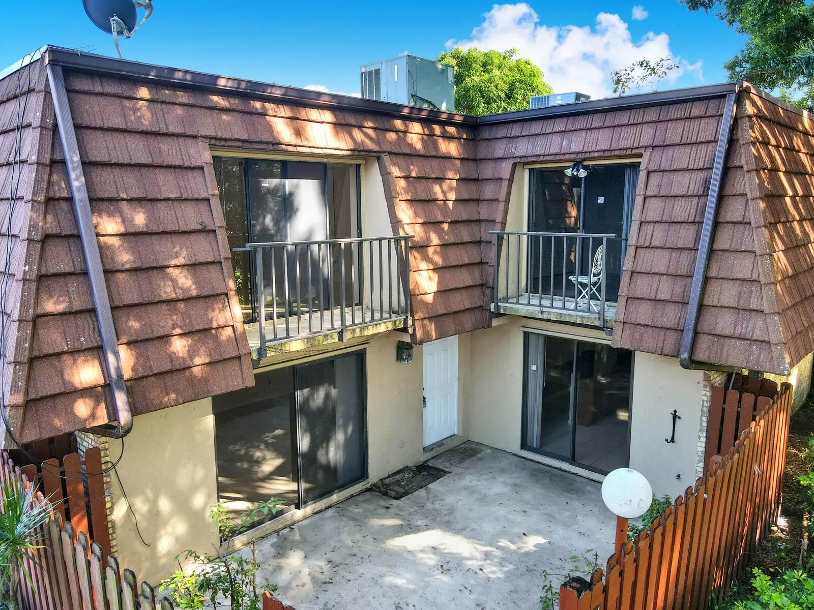 1458 N Lawnwood Circle, #24