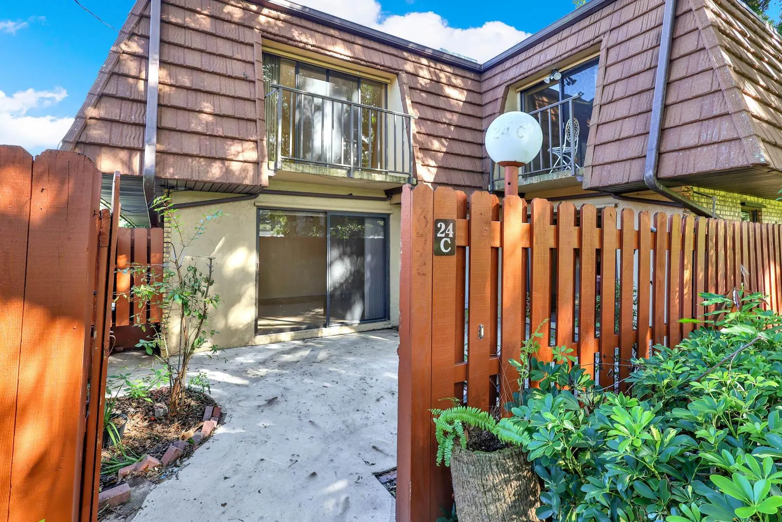 1458 N Lawnwood Circle, #24