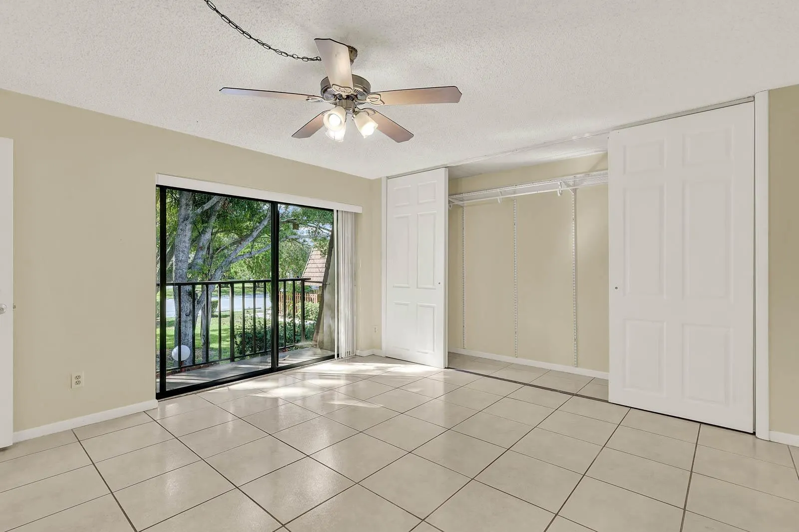 1458 N Lawnwood Circle, #24