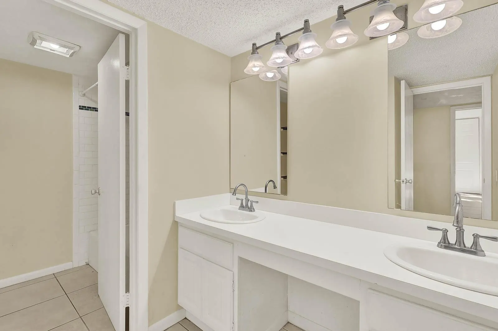 1458 N Lawnwood Circle, #24