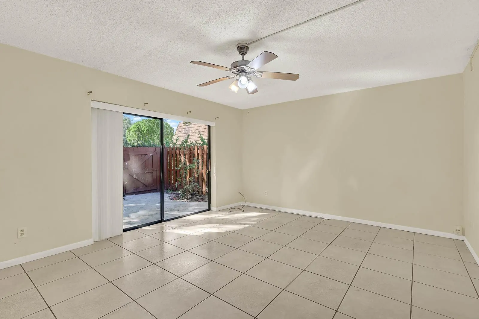1458 N Lawnwood Circle, #24