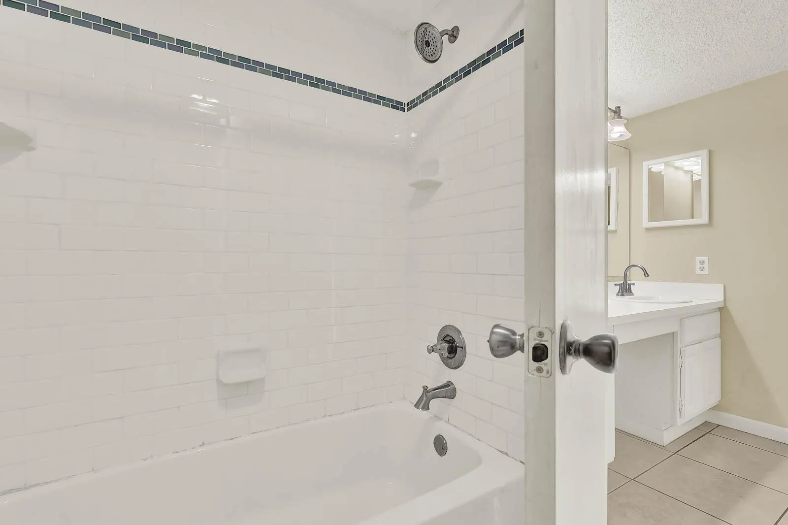 1458 N Lawnwood Circle, #24