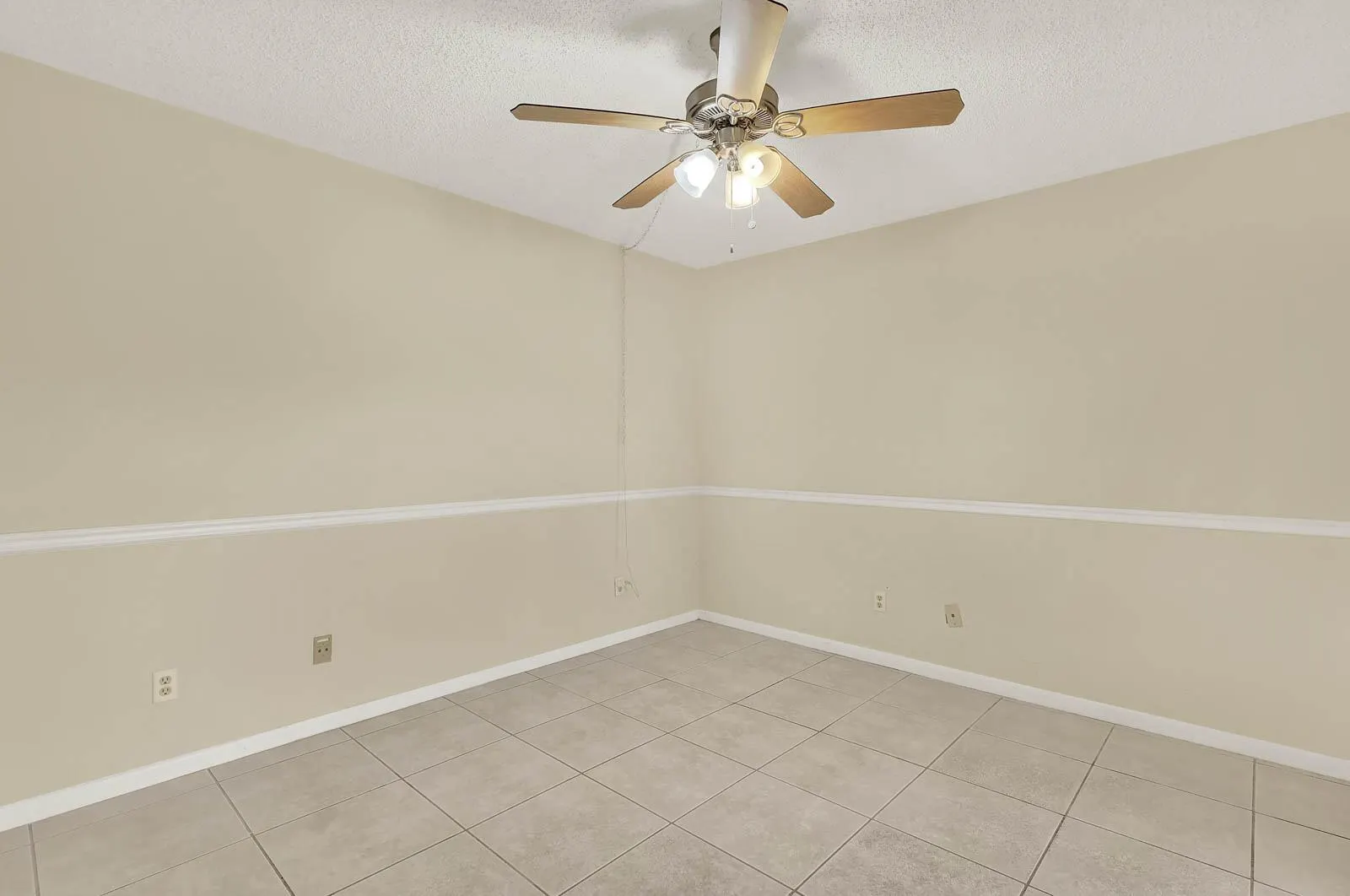 1458 N Lawnwood Circle, #24