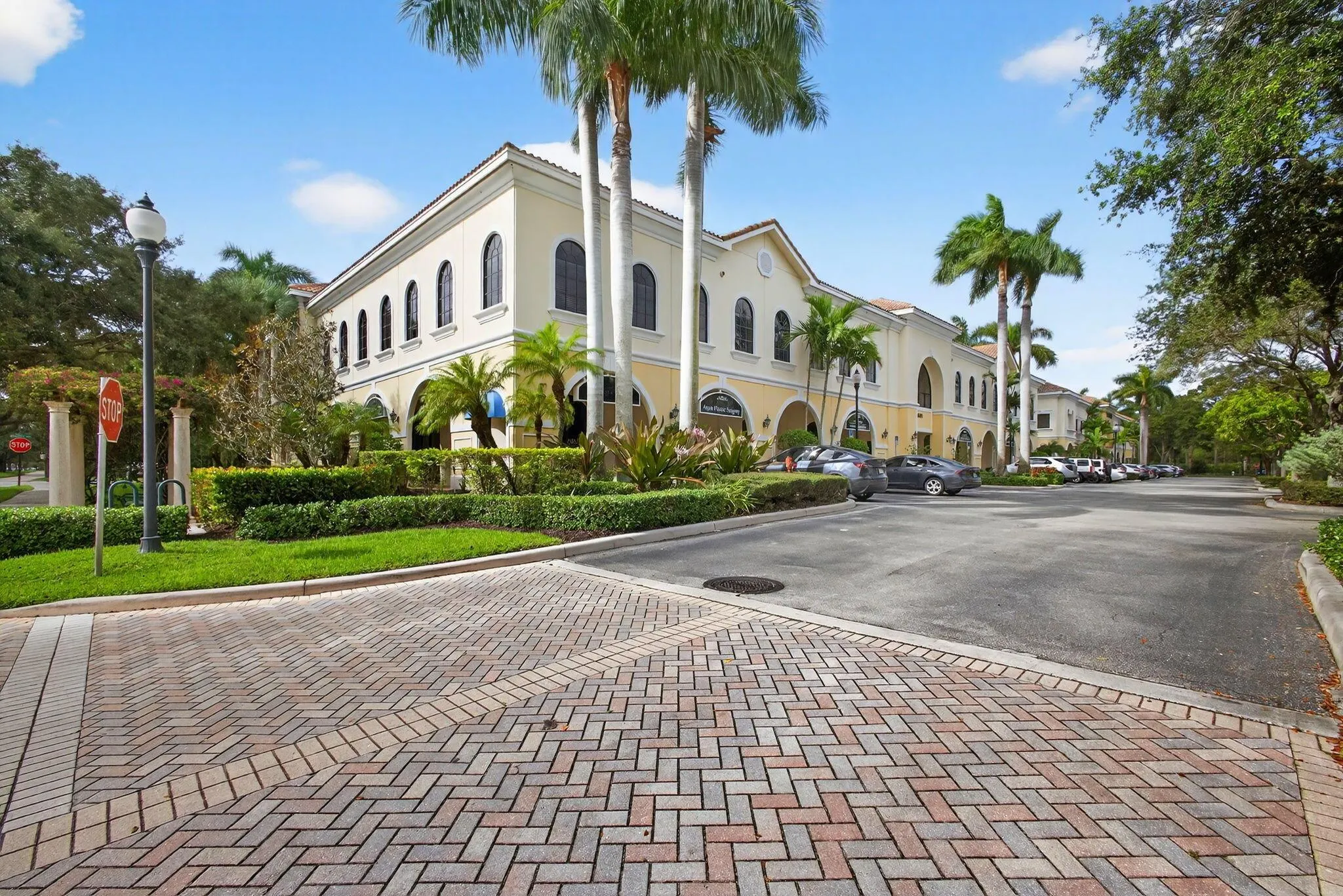 641 University Boulevard, #210