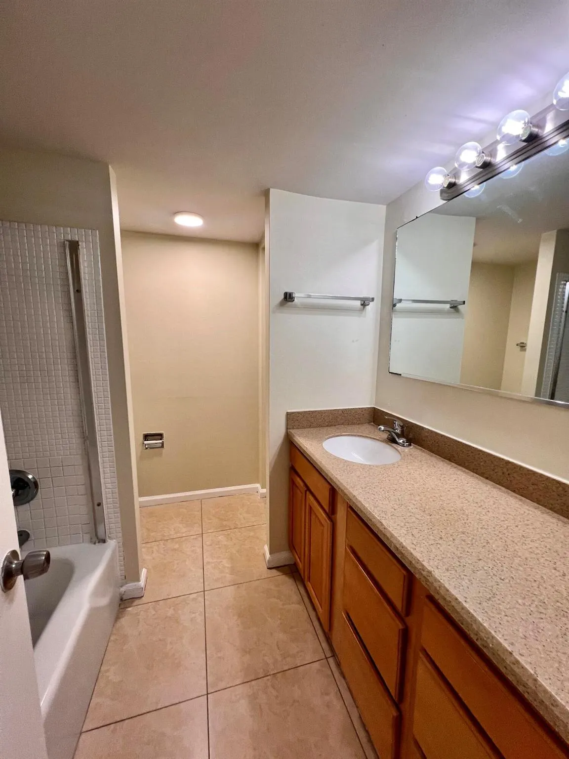 1500 N Congress Avenue, #B64