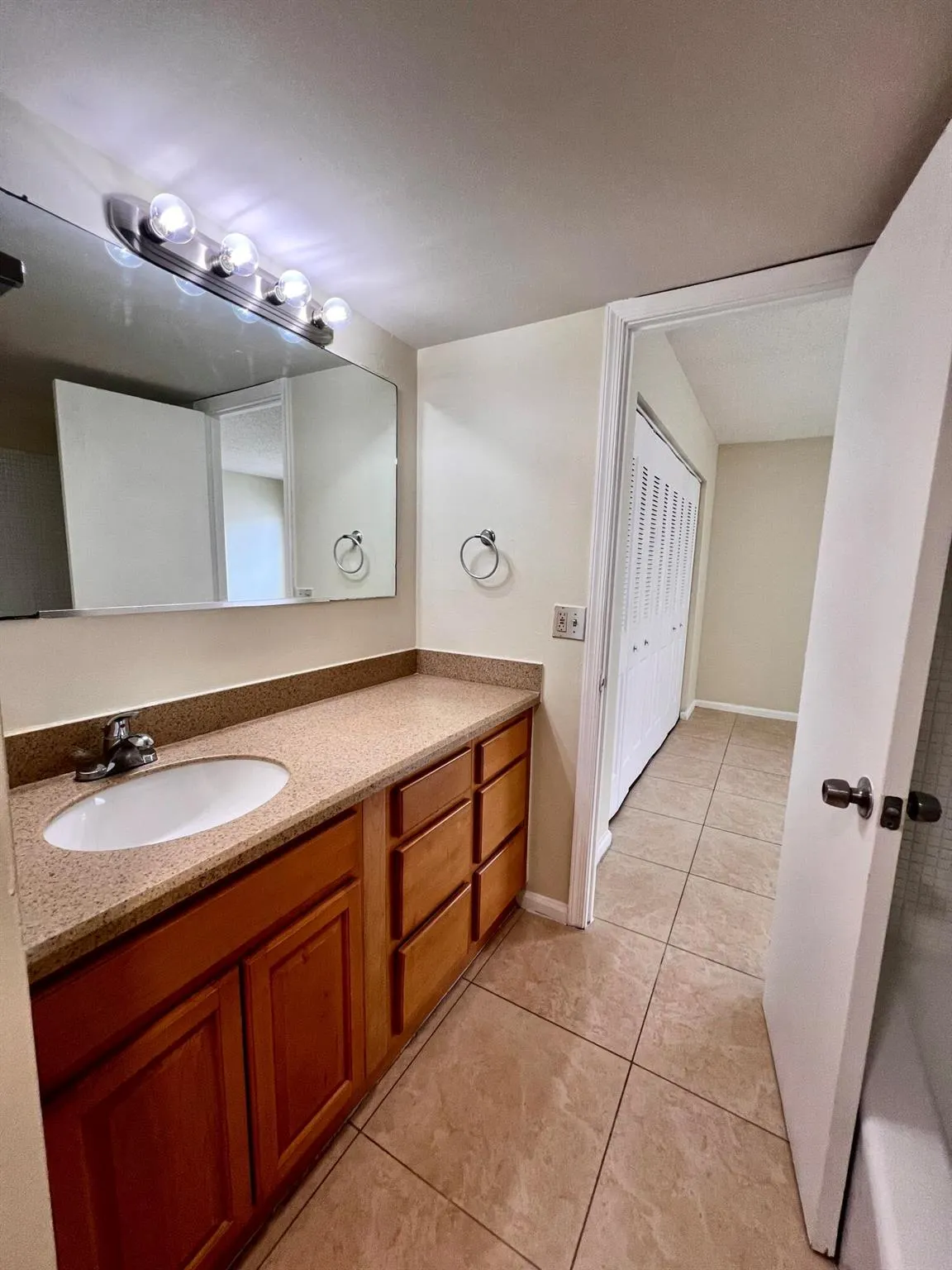 1500 N Congress Avenue, #B64