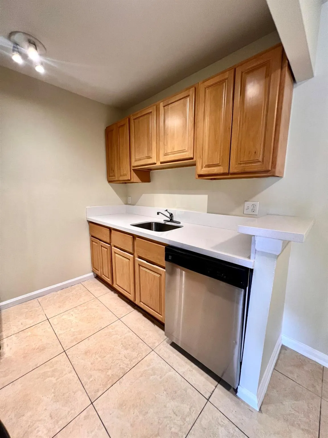 1500 N Congress Avenue, #B64