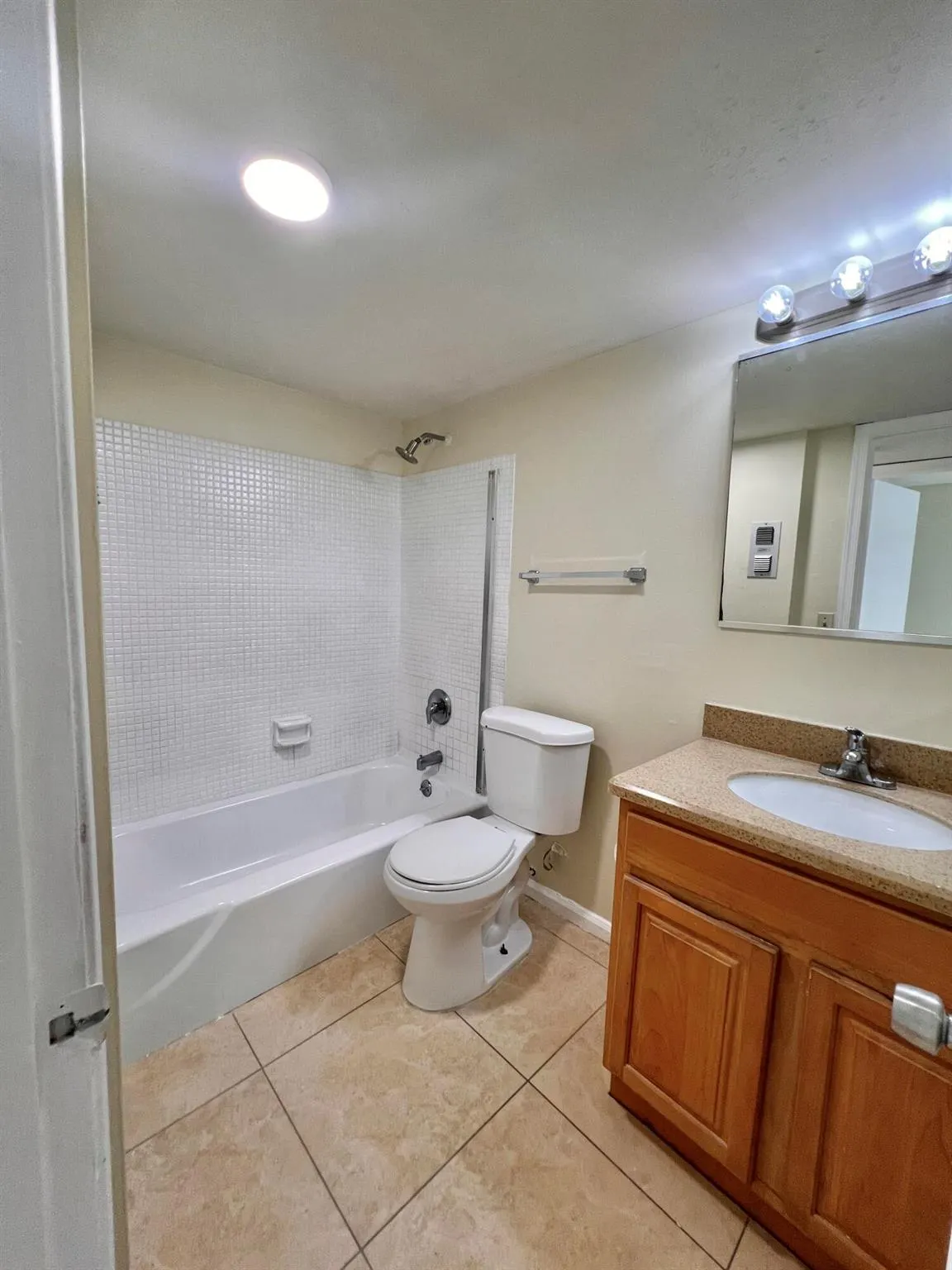 1500 N Congress Avenue, #B64