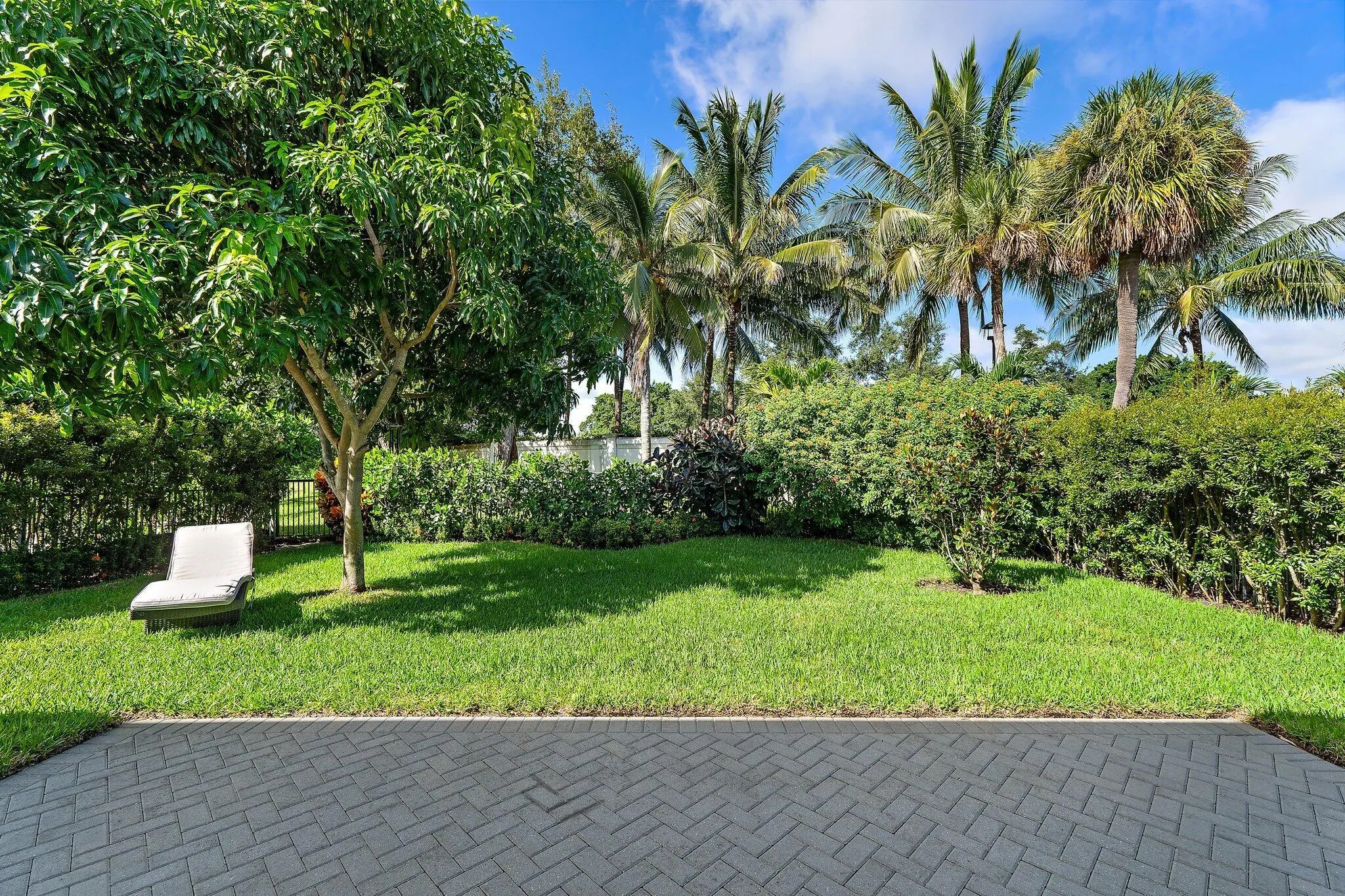 2908 Gin Berry Way